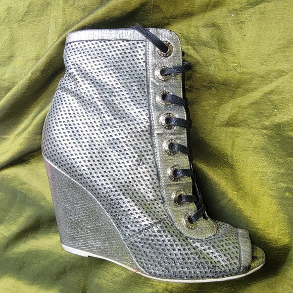 CHANEL Metallic Silver Lace Up Peep-Toe Booties Boots Size 36 SPRING 2008 RTW - Picture 9 of 14